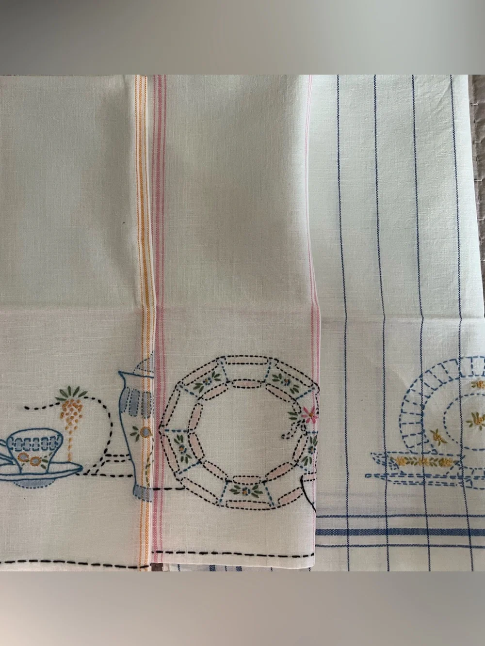 Vintage Embroidered Linen Kitchen Towels Set of 3 27x17